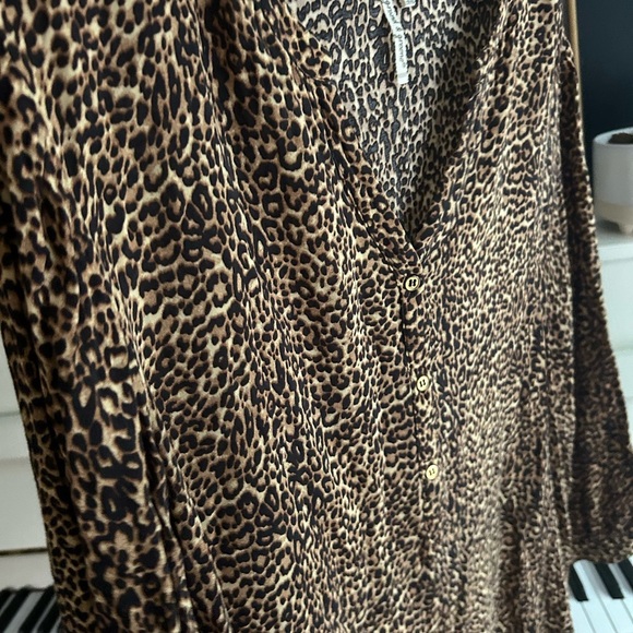 Grand & Greene Leopard Print Blouse L - Picture 9 of 11